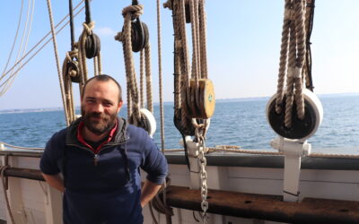 The prestigious Tall Ship Le Français steps ashore in Concarneau! Interview with Mickaël Chevereau, chief mechanic and head of the ship’s chandlery onboard this great heritage vessel.The prestigious Tall Ship Le Français steps ashore in Concarneau!