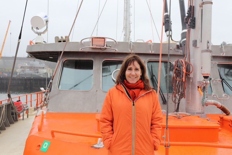 Elsa Peny-Etienne, directrice de l’expédition Polar Pod nous ouvre les portes de Persévérance, voilier océanographique, au port de Concarneau