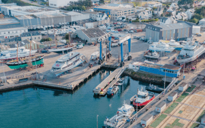 The strap lift at the Port of Concarneau, Construction et Réparation Navales: power and versatility
