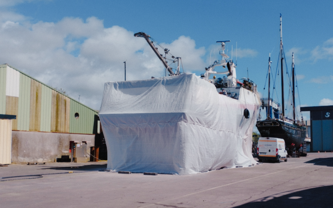 Bâchage des navires : des pratiques responsables sur l’aire de réparation navale du Port de Concarneau, Construction et Réparation Navales